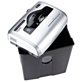 AmazonBasics - Destructora de papel, tarjetas de crédito y CD con recipiente separable (corte cruzado, capacidad de hasta 12 hojas), gris